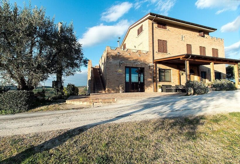 فندق ريفى Agriturismo Il Colle Dei Ceci