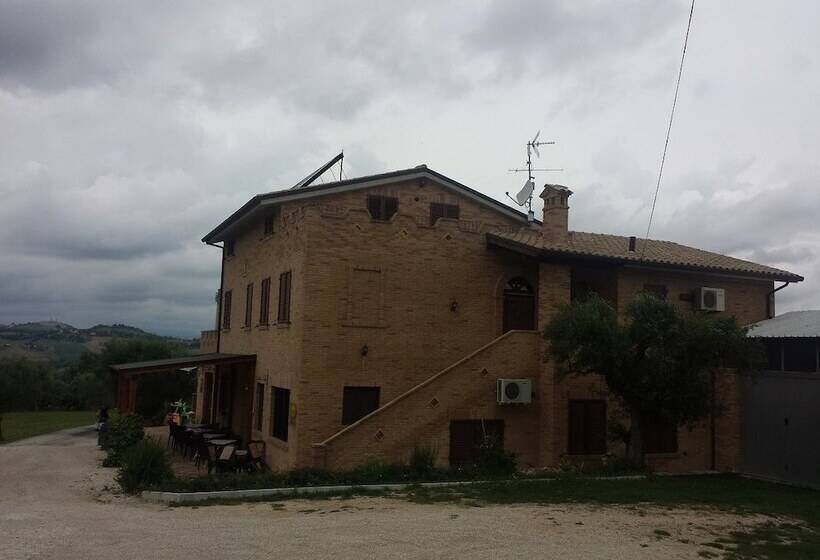 فندق ريفى Agriturismo Il Colle Dei Ceci