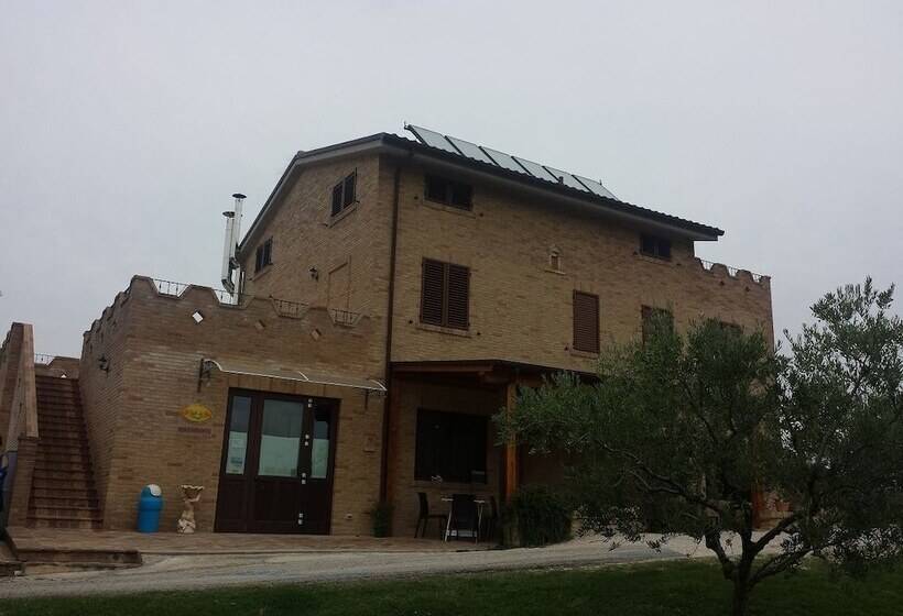 فندق ريفى Agriturismo Il Colle Dei Ceci