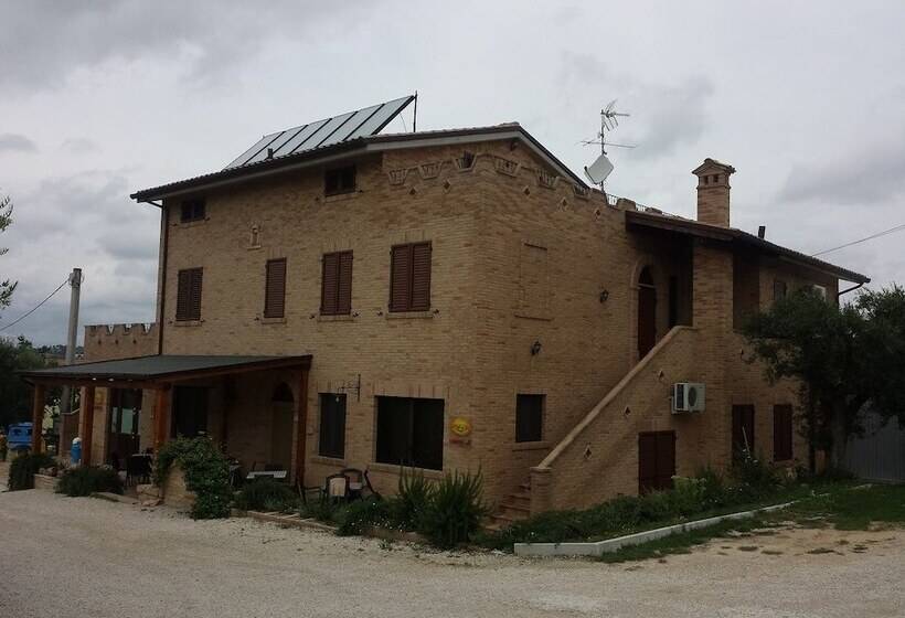 فندق ريفى Agriturismo Il Colle Dei Ceci