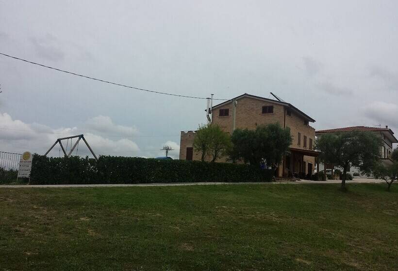 فندق ريفى Agriturismo Il Colle Dei Ceci