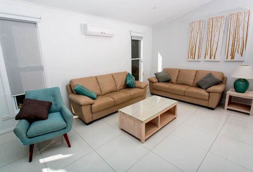 בית מלון כפרי Solitary Islands Resort