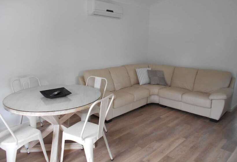 בית מלון כפרי Solitary Islands Resort