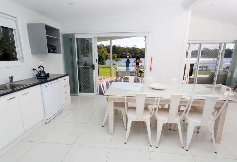 בית מלון כפרי Solitary Islands Resort