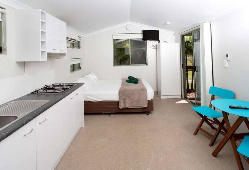 בית מלון כפרי Solitary Islands Resort