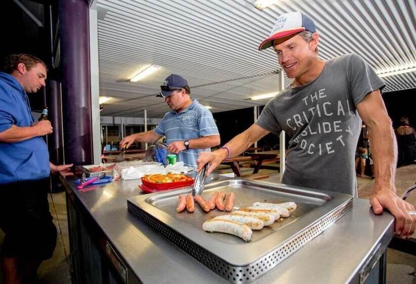 בית מלון כפרי Solitary Islands Resort