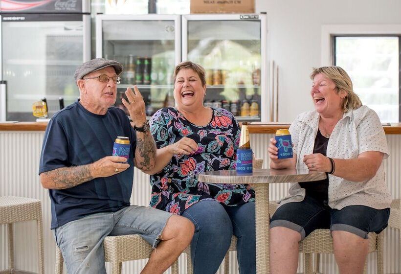 בית מלון כפרי Solitary Islands Resort