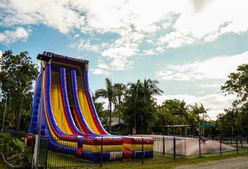 בית מלון כפרי Solitary Islands Resort