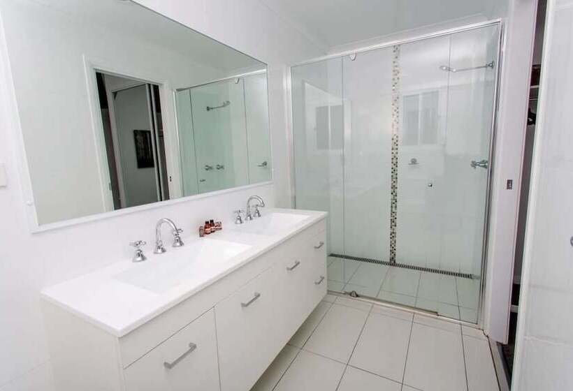 בית מלון כפרי Solitary Islands Resort