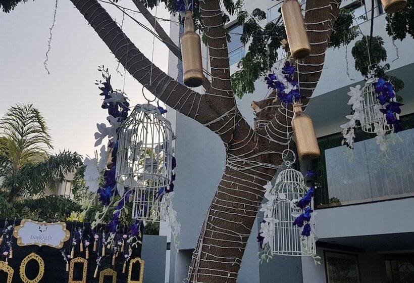 Hotel The Emerald Club