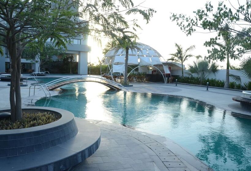 Hotel The Emerald Club