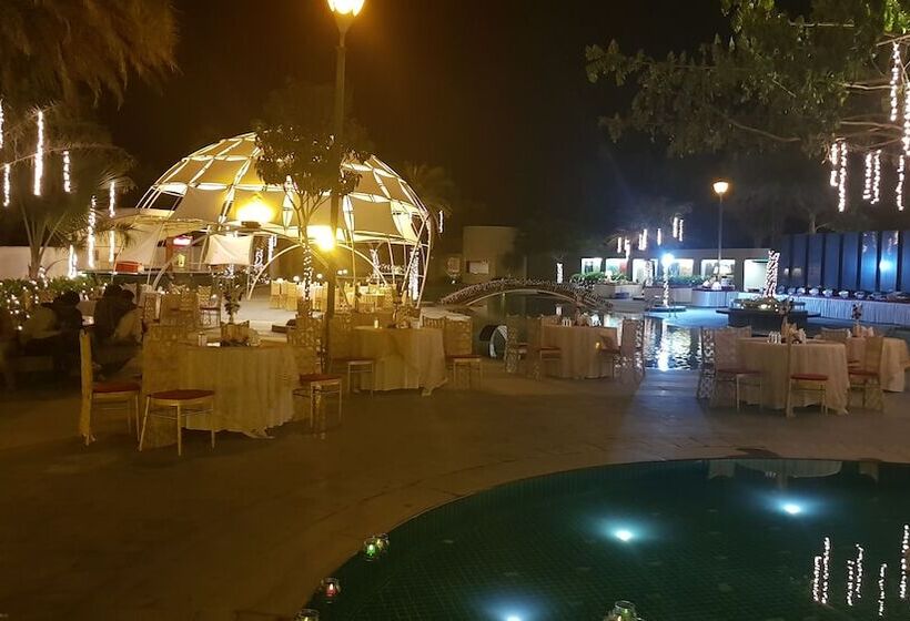 Hotel The Emerald Club