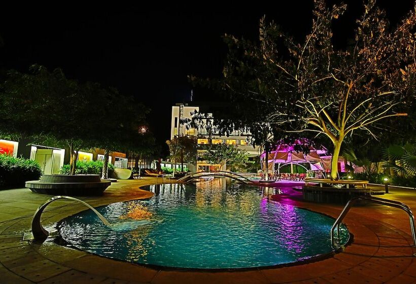 Hotel The Emerald Club