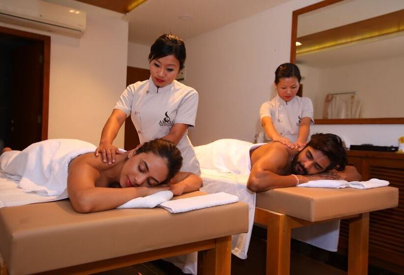 Hotel The Emerald Club