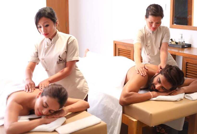 Hotel The Emerald Club