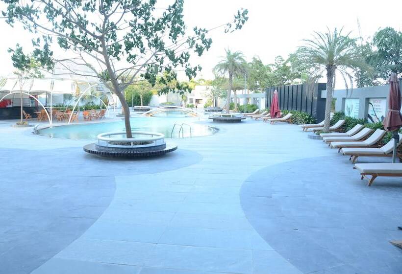 Hotel The Emerald Club