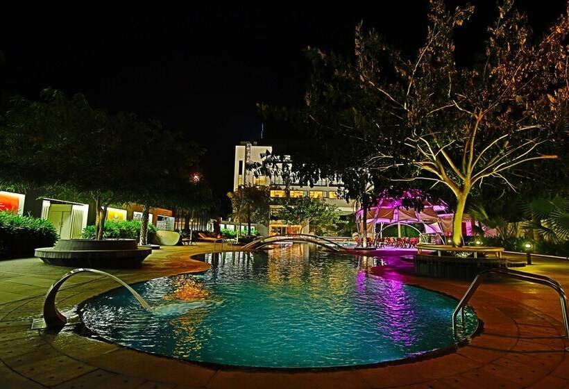 Hotel The Emerald Club