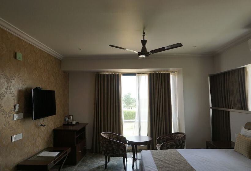 Hotel The Emerald Club