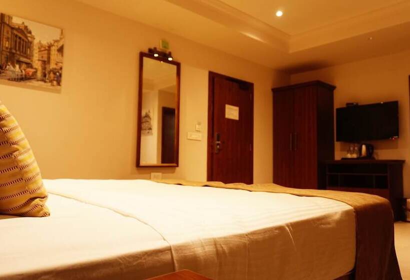 Hotel The Emerald Club