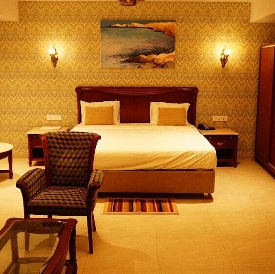 Hotel The Emerald Club