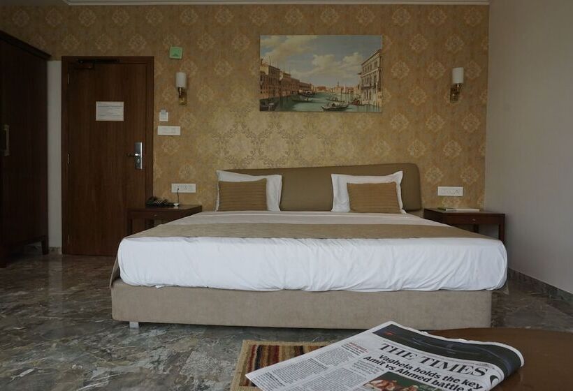 Hotel The Emerald Club