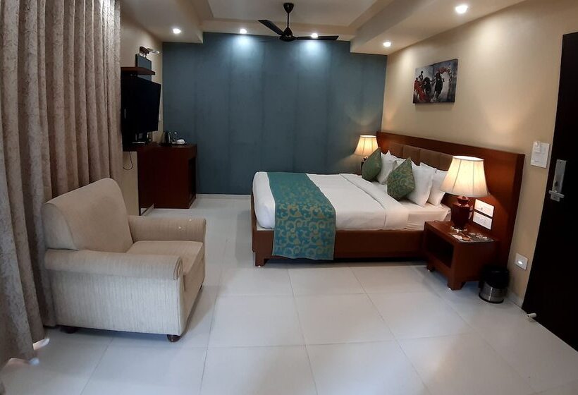 Hotel The Emerald Club