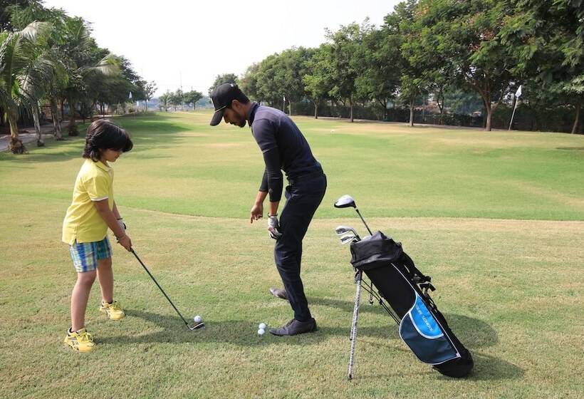 Hotel The Emerald Club