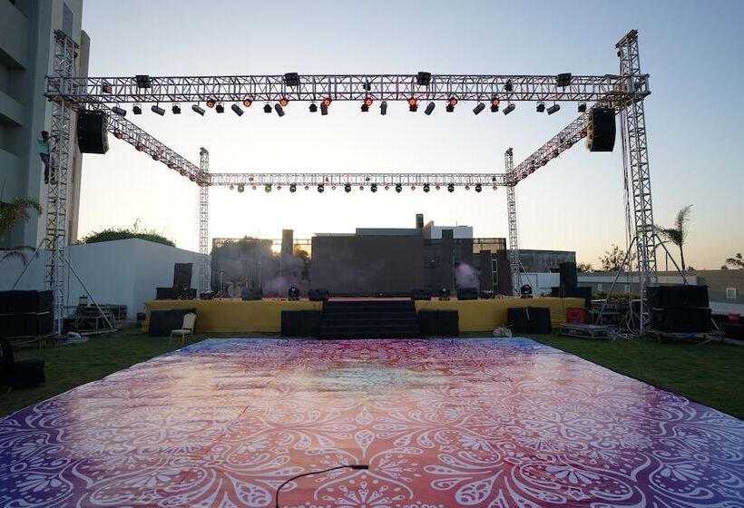 Hotel The Emerald Club