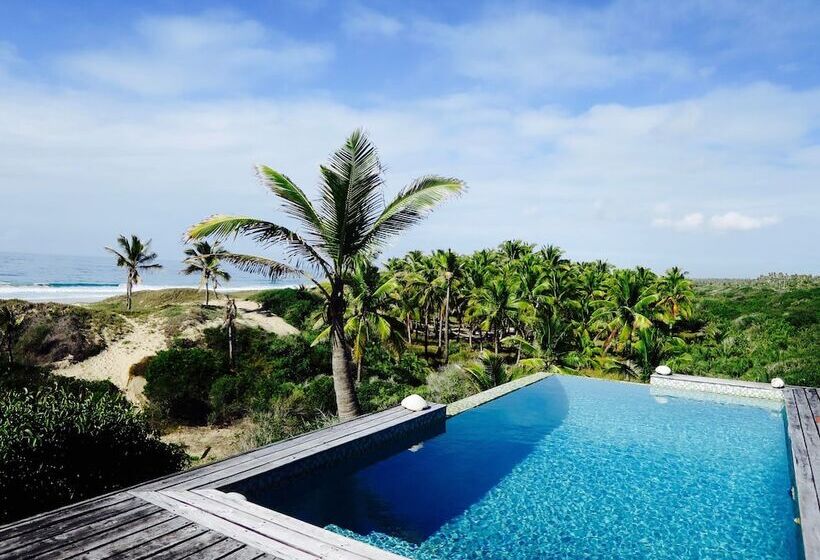 Отель Travessia Beach Lodge