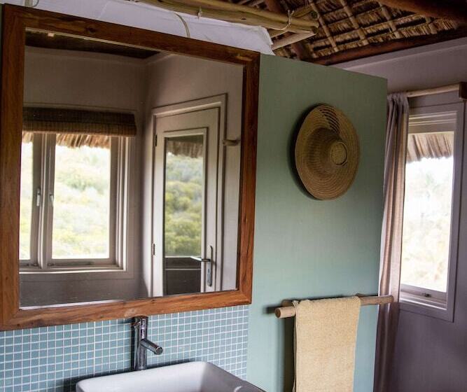 Отель Travessia Beach Lodge