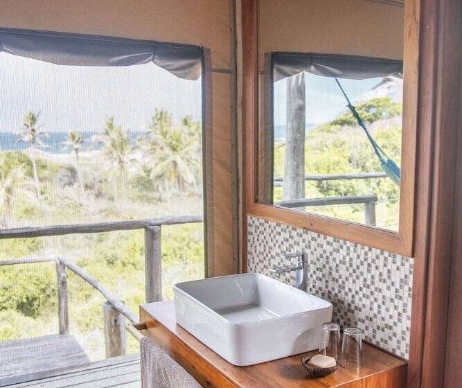 Отель Travessia Beach Lodge