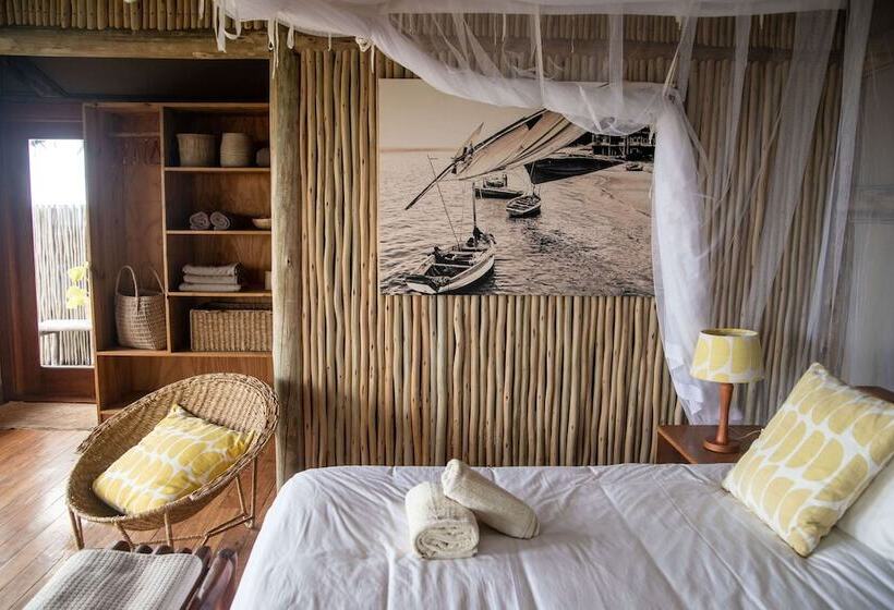 Отель Travessia Beach Lodge