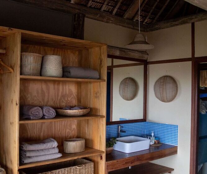 Отель Travessia Beach Lodge