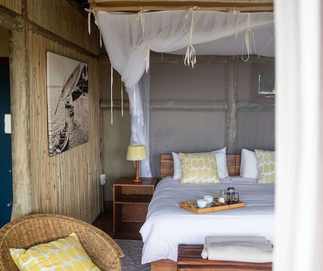 Отель Travessia Beach Lodge