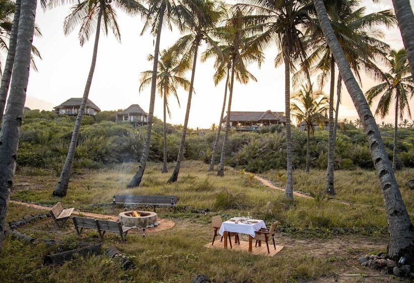 Отель Travessia Beach Lodge