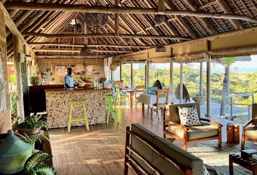 Отель Travessia Beach Lodge