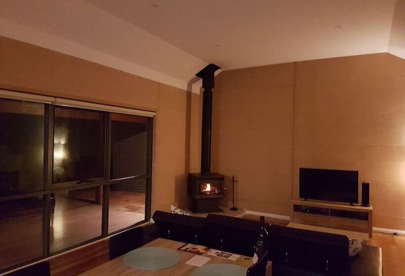 Jarrah Grove Forest Retreat   Adults Only