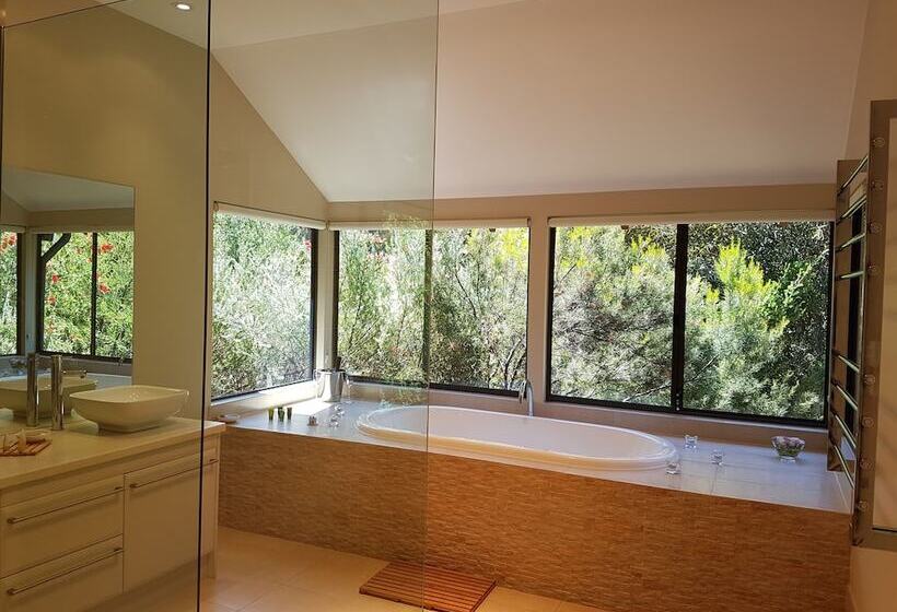 Jarrah Grove Forest Retreat   Adults Only
