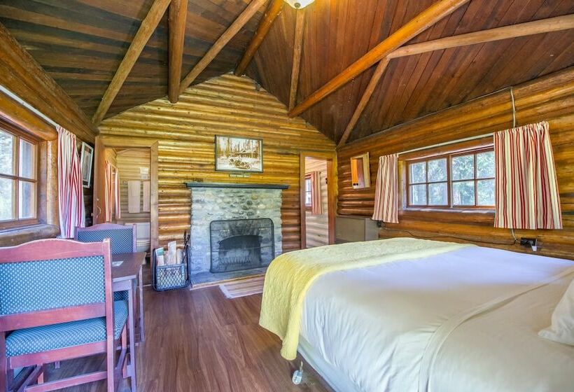 Kootenay Park Lodge