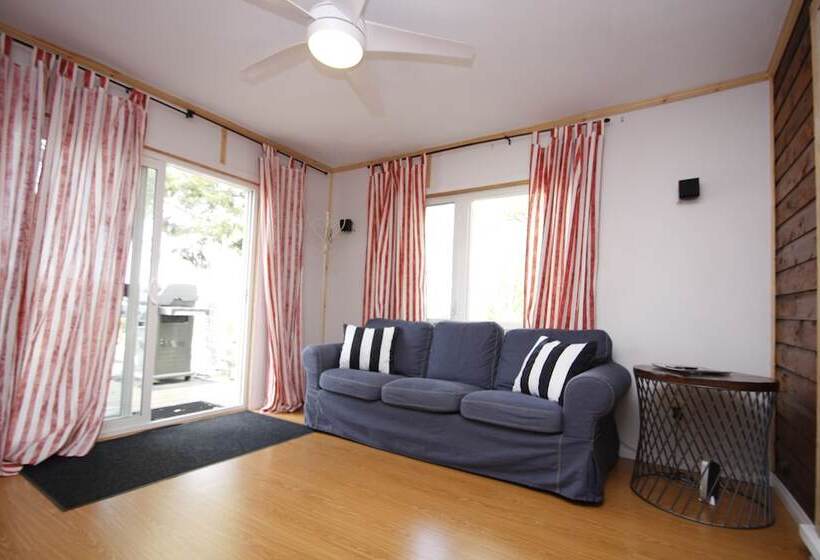 Lakefront Cottage In Manitou Beach