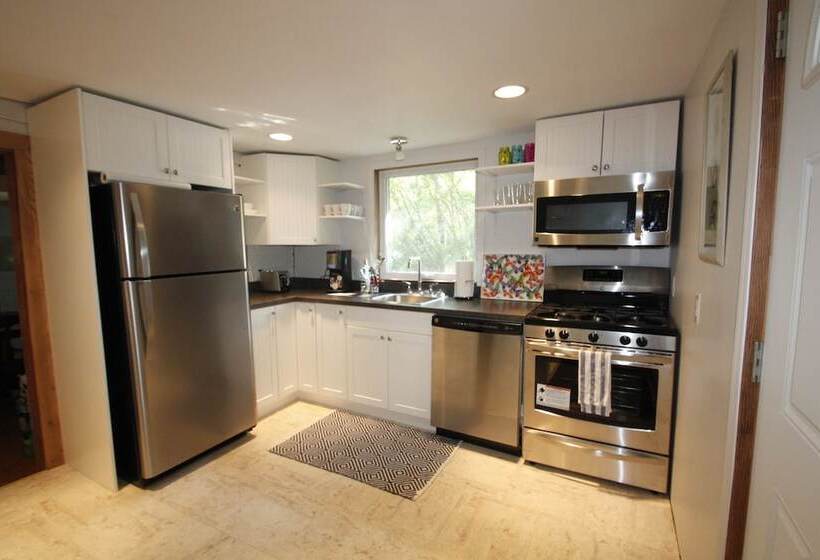 Lakefront Cottage In Manitou Beach