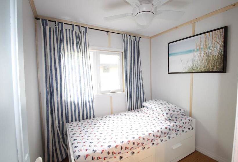 Lakefront Cottage In Manitou Beach