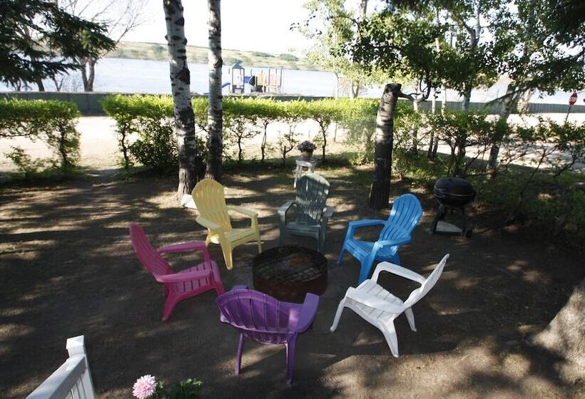 Lakefront Cottage In Manitou Beach