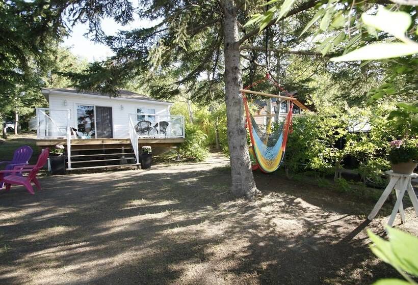 Lakefront Cottage In Manitou Beach