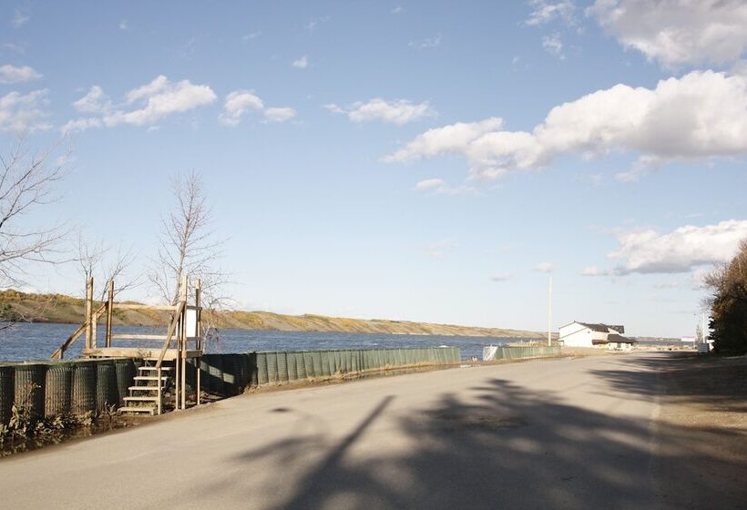 Lakefront Cottage In Manitou Beach