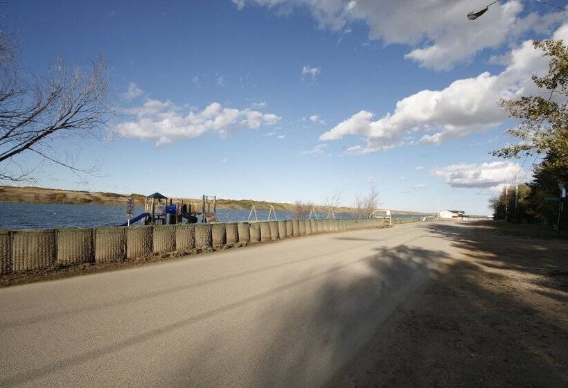 Lakefront Cottage In Manitou Beach