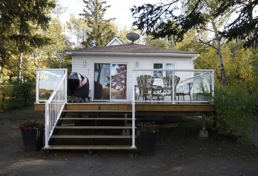 Lakefront Cottage In Manitou Beach