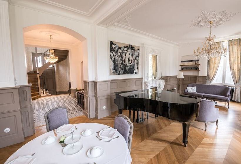 بنسيون Château De Montabert