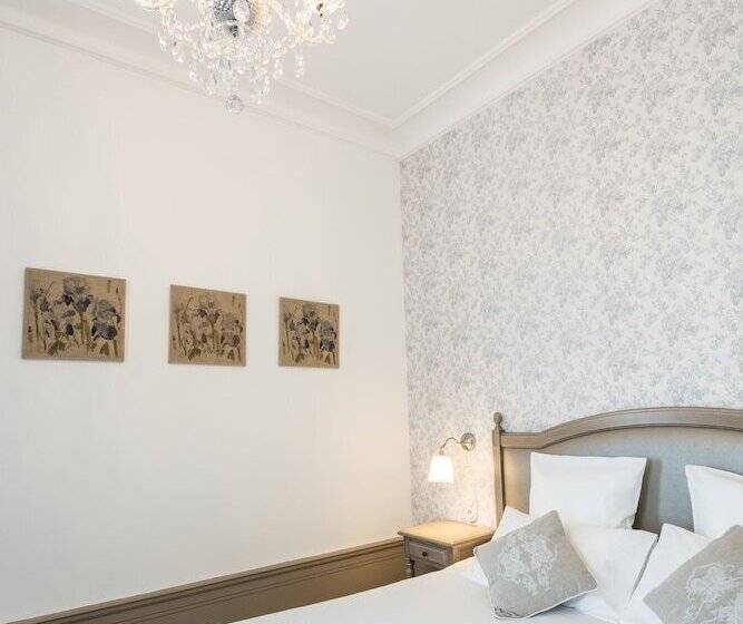 بنسيون Château De Montabert