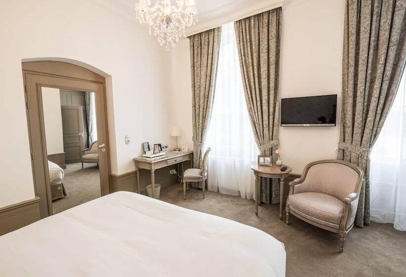 بنسيون Château De Montabert